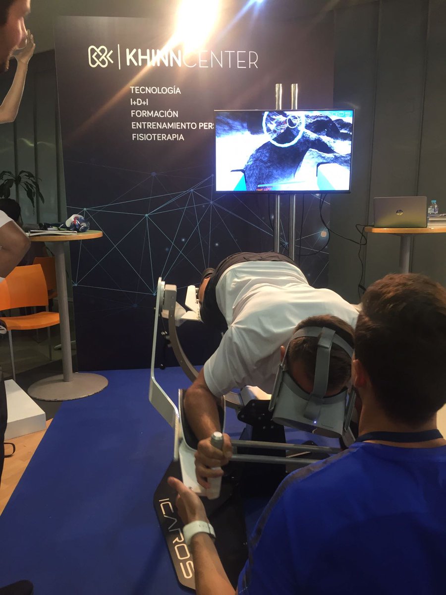 Khinn_app's tweet photo. Profesores de la @CharlesUniPRG prueban @Icarosflight en nuestro stand para comprobar los beneficios de la máquina sobre el entrenamiento de la fuerza y el equilibrio #NSCA18 #icnsca18 https://t.co/BJ0Ezemy1d