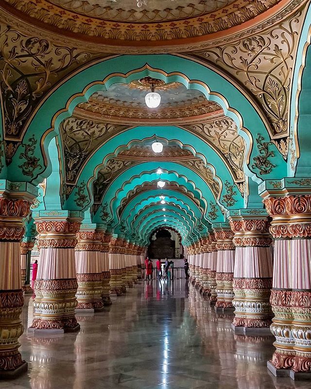 ChitnisVijaya's tweet photo. Another interior shot of mysore palace.
.
.
#indoors #architecture #art #mysorepalace #travel #mobilecamera #photography📷 #indoorshoot #architecturephotography #archs #artisticphotography #artististic #mysore_photograph #mysorediaries #mysore #karnat… https://t.co/sO36URmq5r https://t.co/flYQStr1tp