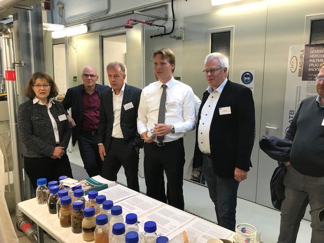 Samen met <a href="/nhlstenden/">NHL Stenden</a>, <a href="/SyncomBV/">Syncom BV</a>, <a href="/SenbisNL/">Senbis</a>, KNN Groep en EU Office kennis en ervaring opgedaan bij het Fraunhofer Instituut in Brandenburg op het gebied van biobased polymeren. Positieve gesprekken! #duurzaamheid #economie #investeren