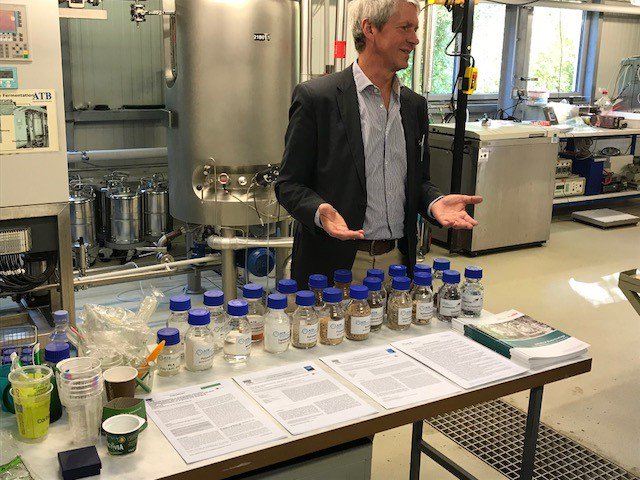 GemeenteEmmen's tweet photo. Samen met @nhlstenden, @SyncomBV, @SenbisNL, KNN Groep en EU Office kennis en ervaring opgedaan bij het Fraunhofer Instituut in Brandenburg op het gebied van biobased polymeren. Positieve gesprekken! #duurzaamheid #economie #investeren https://t.co/9CVdNHG6KO
