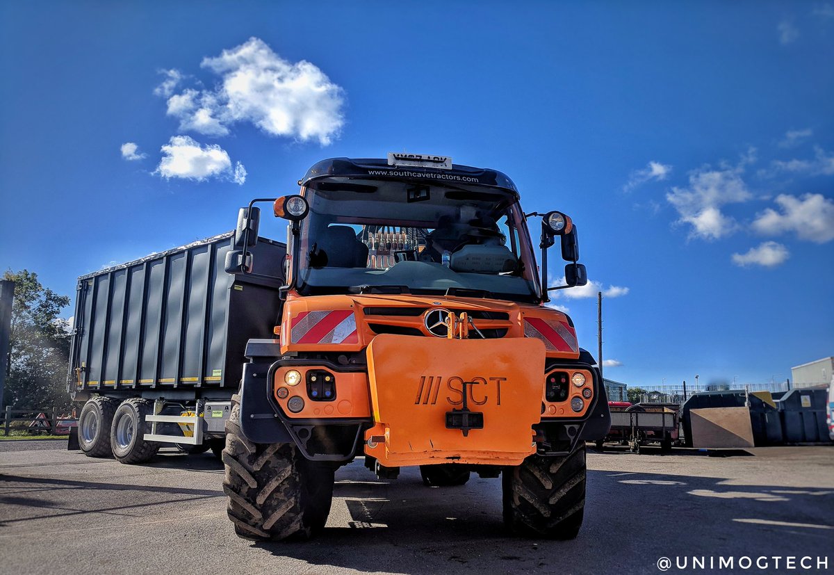 UnimogTech's tweet photo. Sun's out Mog's out! Who's got that #FridayFeeling if not this shot of the @SCTUnimog demonstrator should help things along! Kitted up with some useful kit from @HarshLtd and #MULAG #SpecialTrucks #Unimog #ImplementCarrier #ToughTruck #TrucksYouCanTrust https://t.co/HawkZvSDPW