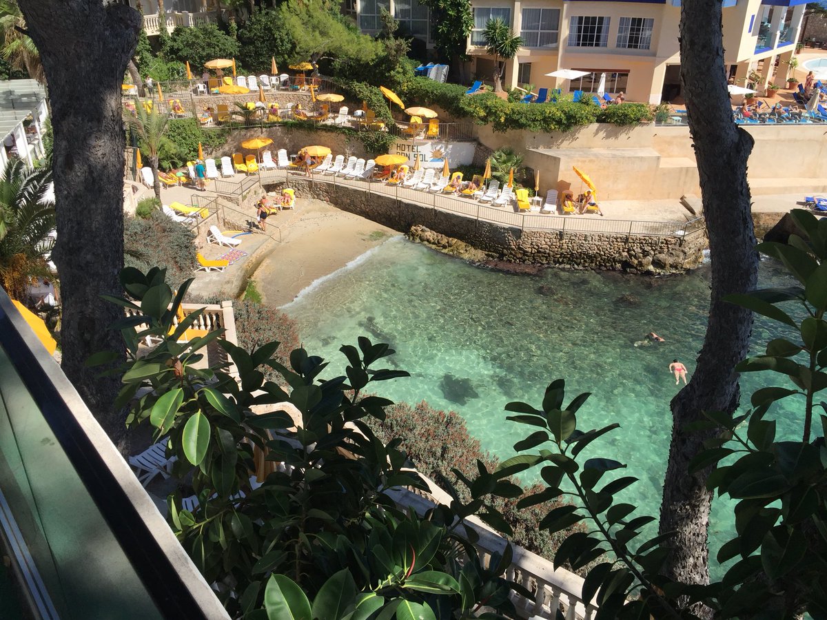 oldworldtravel's tweet photo. Hotel Bon Sol, Mallorca, it’s beach leading to crystal clear waters. @DougGoodmanPR @SilverTravelAd @SteevNewman @YourHolidayTV @davidpowelluk @YourHolidayMag @TravWriters @ClassicHols #hotelbonsol https://t.co/taYaqeh6sX