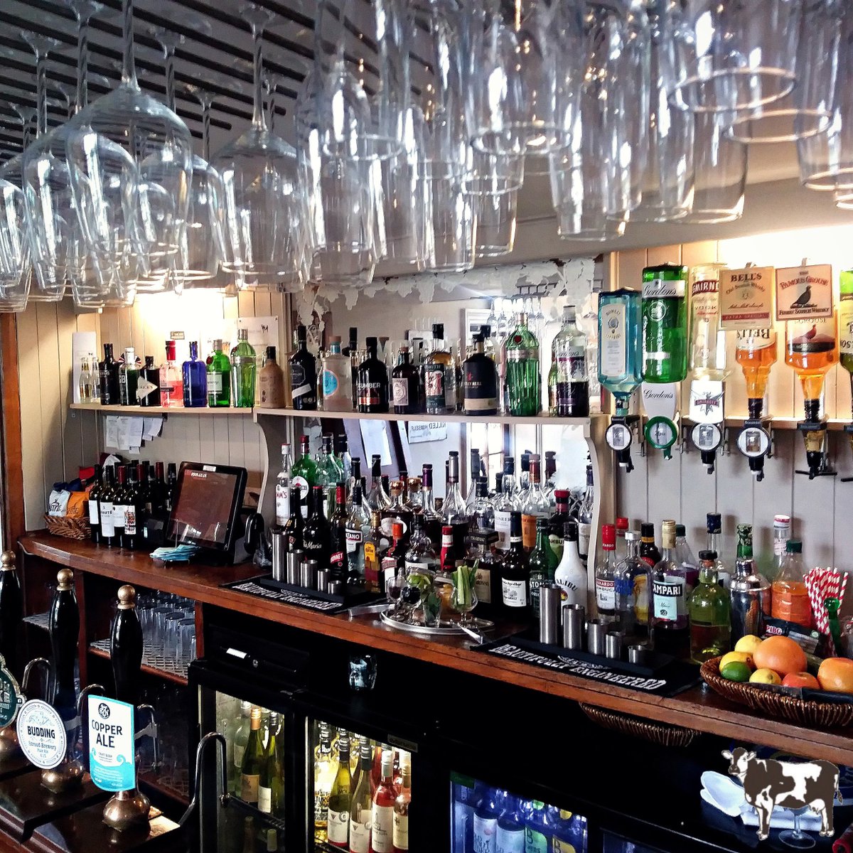 amberleyinn's tweet photo. Our bar awaits!!
Fully stocked and ready for the weekend - it looks like fabulous weather so come and enjoy this Indian Summer in our fabulous surroundings 👌
#readyandwaiting #fullystockedbar #weekendweather #beergarden #enjoythesunshine #stroud https://t.co/pOJE09TQ5c