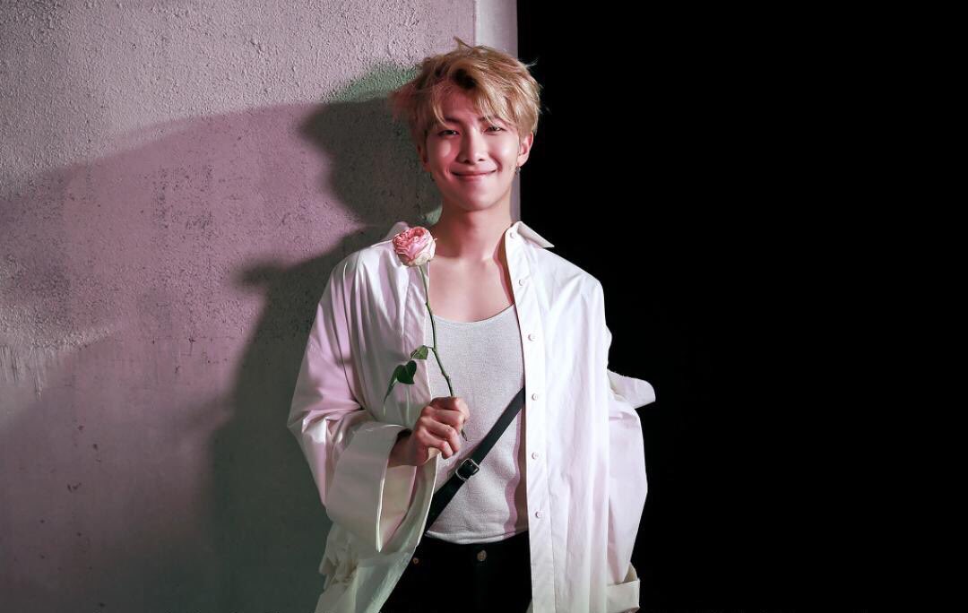 RMPICS_twt's tweet photo. I... I saw a man so beautiful I started crying... 
😳😳 h i s  c h e s t  &amp;  n e c k  &amp;
c o l l a r b o n e s 💀 💀 💀 💀 https://t.co/LCh7OHcLMO