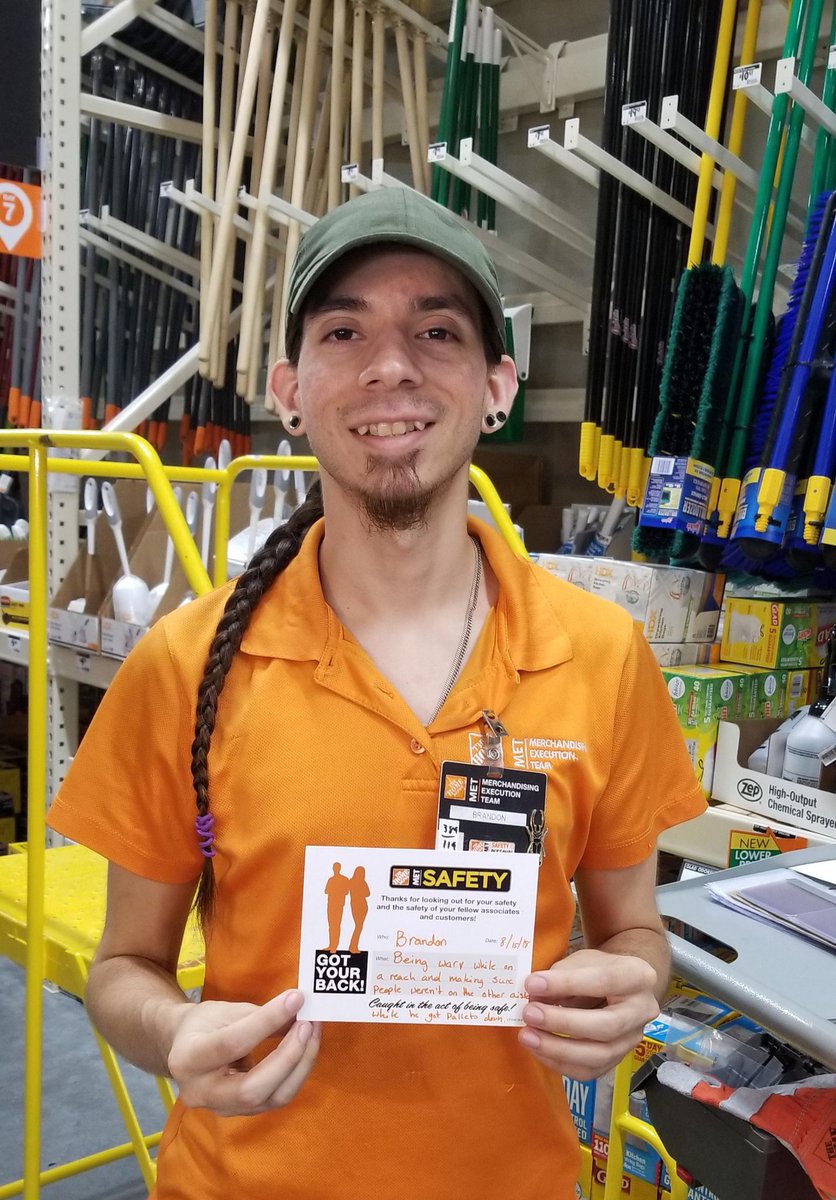 D92Met's tweet photo. It was a super busy month so I'm a bit tardy on posting August's Employee of the month and Got Your Back winner... Great job Kelly and Brandon! @METGotyourback @Kevin_c_lam1111 @BCHaynes56 #d92teamb https://t.co/fIvmfYyWsA
