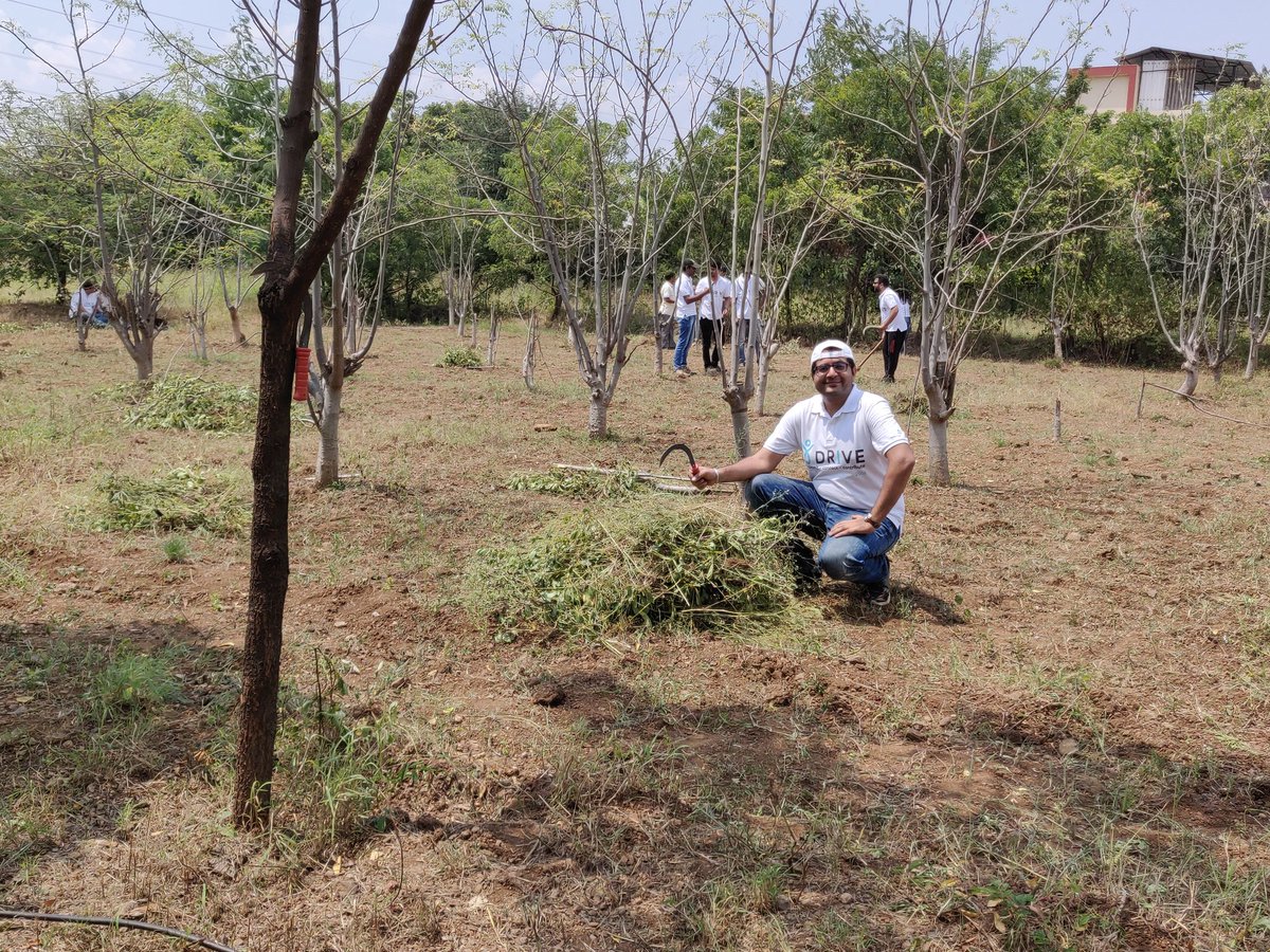 sid_dharth's tweet photo. A brilliant way to give back to the society. Really humbled by participating in @tata_comm DRIVE Week. Though for a short time but got a chance to become a farmer in the Pani Panchayat activity. #TataCommsDRIVE @aadeshgoyal @singhsups https://t.co/mSVPKweP3l