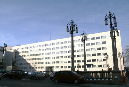 Miasto_PRO's tweet photo. Uniwersytet Śląski sprzeda dwa budynki. #Katowice #UŚ #UniwersytetŚląski #sprzedaż #WRiTV fot. UŚ https://t.co/ioWXz9HZN0 https://t.co/Y7xW3Lge3S