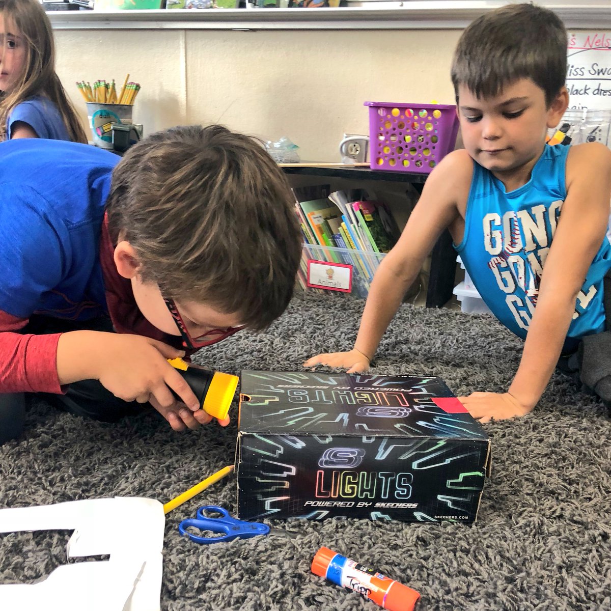 s_scientists's tweet photo. We wonder if objects need light to be seen? #jtsd #STEAMazing #firstgrade https://t.co/ZpLpcAWXMm