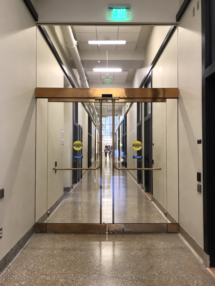 NotesRachels's tweet image. What is the point of a door totally made of glass? You can see through it, you can hear through it, but it still makes this hallway feel like 2 rooms #DividingWindow #WindowDoor