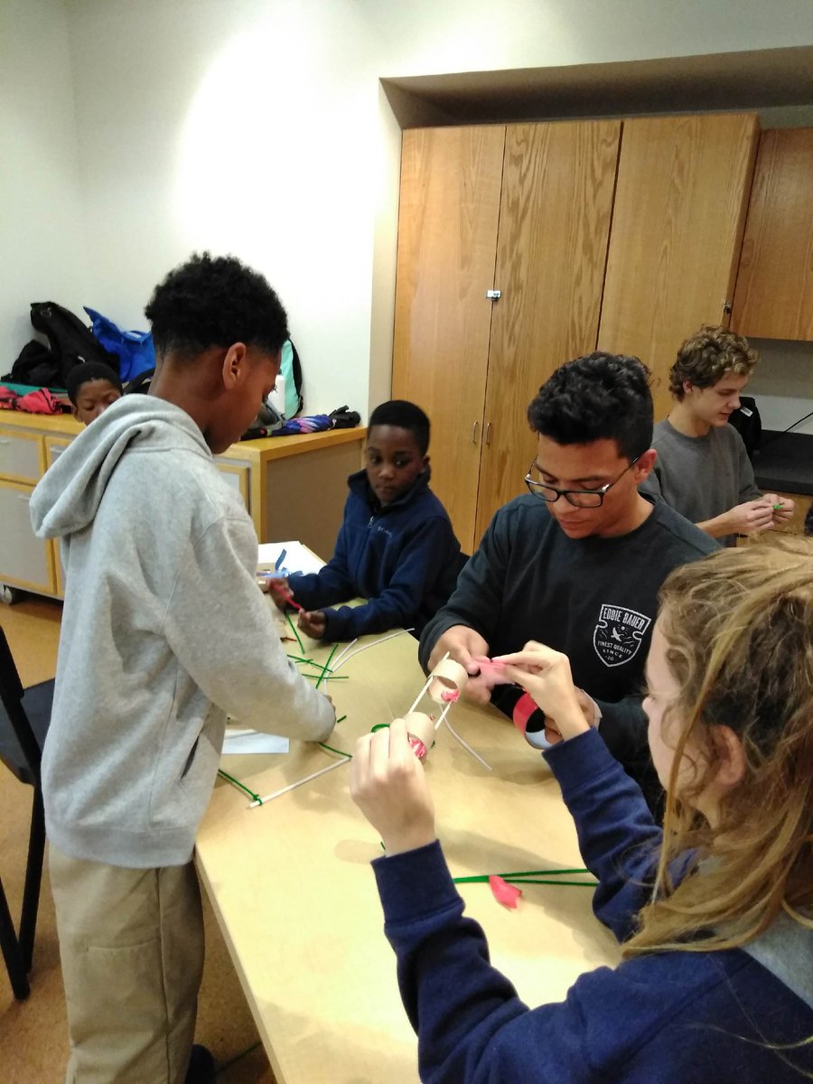 RunFrc's tweet photo. 4th and 5th grade students learning about reusable energy! @CaneRunCougars @GlobalGameChgrs #wearejcps #ignitegood https://t.co/mQwi34Wajo