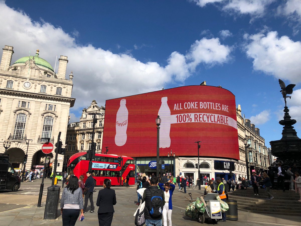 Starlet3000's tweet photo. Getting our message out there during Recycle Week on the Piccadilly Circus sign! #cokedunks #100% #RecycleWeek2018 https://t.co/JJHEVIlO4I