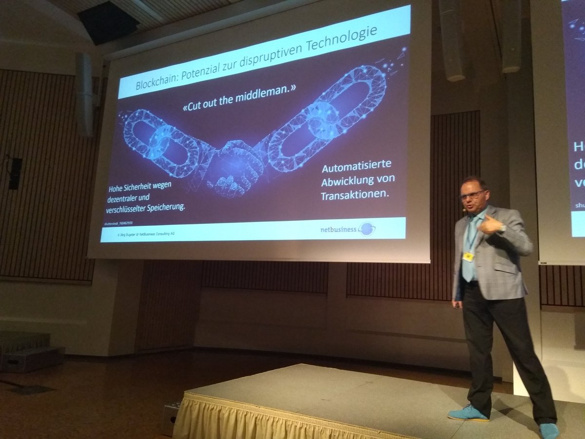 GR_4o's tweet photo. @JoergEugster vermiest den Teilnehmern des #DDF18 mit seiner Keynote zur #Blockchain den Mittagsschlaf 😉 https://t.co/7hP542WnvA