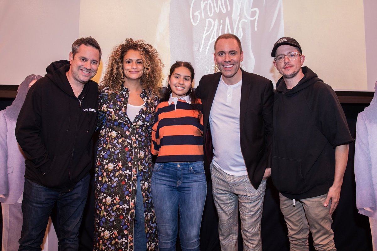 sitealessiabr's tweet photo. Alessia ontem no #AlphaPopUp em Portland, nos Estados Unidos. https://t.co/VZBXDbxnQV