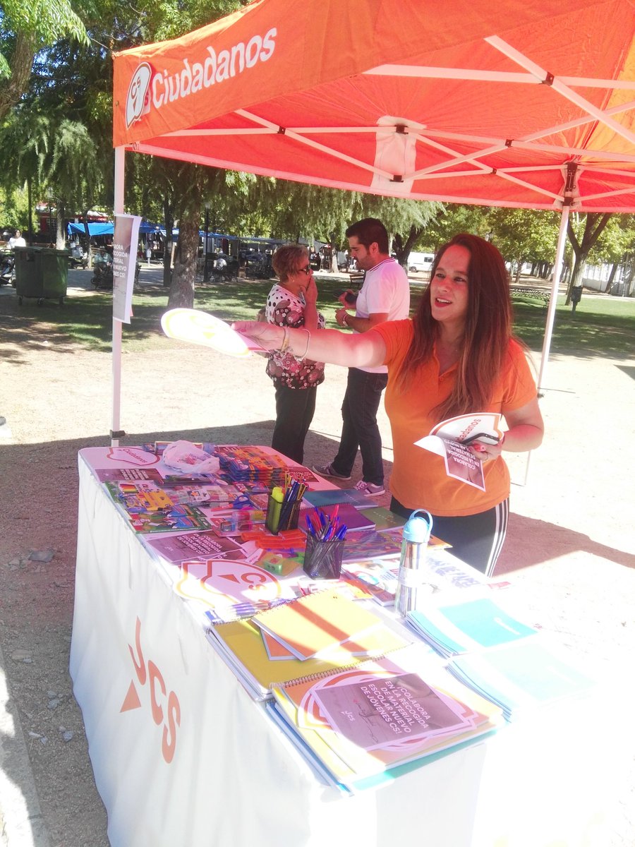CsAzuaga's tweet photo. Azuaga Solidaria!!! 📒📝✏✂✒
Muchas gracias a todos nuestros vecinos que han participado en la recogida de material escolar a favor de @CRE_Juventud.
Parte del material será donado a Cruz Roja de Azuaga y parte a Cruz Roja Juventud de Extremadura 💪🍊
#MaterialEscolarJcs https://t.co/P4hP8MIB7q