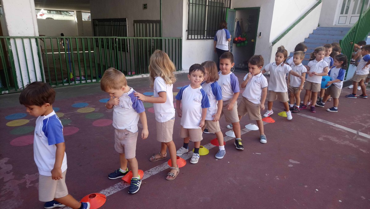 GrupoSorollaEdu's tweet photo. Alumnado del Colegio Academia Jardín y el Colegio Martí Sorolla celebrando el Día del Deporte, por el fomento de los #HábitosSaludables #GrupoSorollaConcertados https://t.co/ks3OYwdcwn