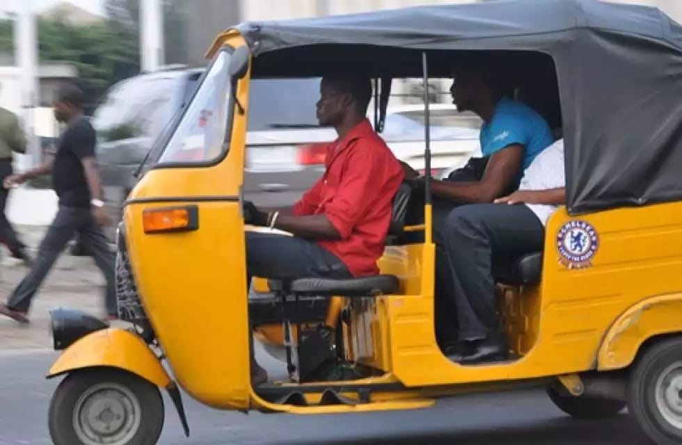 Away from #OsunRerun and the  #LaBoo gist, I had an eventful ride inside keke this morning…Breasts were pressed and punches were generously donated.

Thread