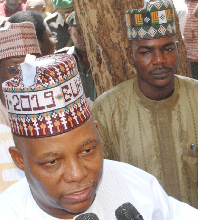 ShettimaDogo's tweet photo. @GovBorno @kashimshettima at his ward #Lamisula in Maiduguri Metropolis, to conduct his Civic right by Voting @MBuhari at the @OfficialAPCNg Presidential Primary Election.
@GovBorno has display his loyalty and total support and commitment to @NGRPresident @MBuhari . https://t.co/eMjtEAYLgC