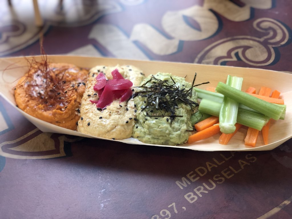 Smok_Mok's tweet photo. Hemos parido un nuevo hijo... ha nacido 3 humos, con humus de Wakame, piquillo y Maíz y Yuzu..
#SigueElHumo https://t.co/J4k0vOdHpL