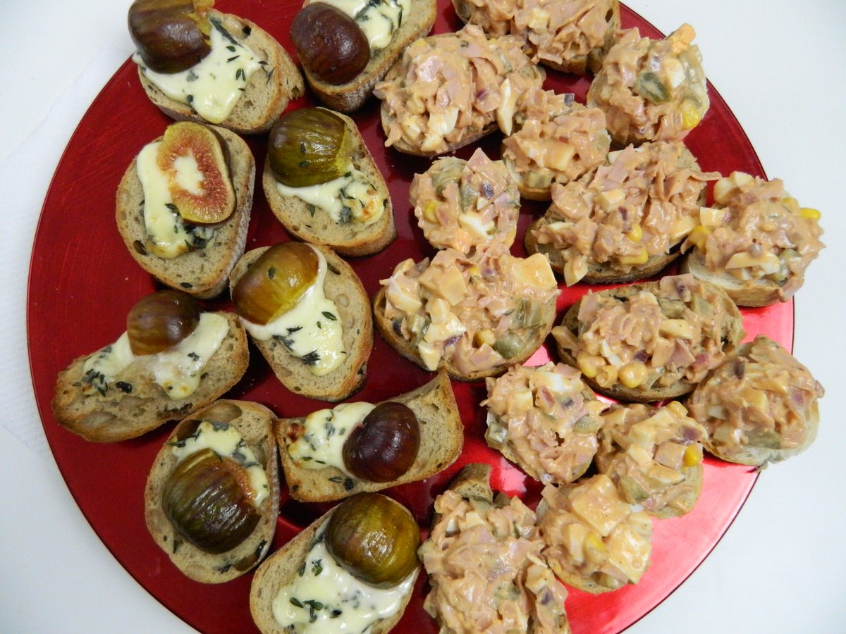 culinarytalks's tweet photo. Have a blast with my #snackfood at https://t.co/zLPEXgJQNT New additions this week: blue cheese Bruschetti with #fresh figs and creamy #cheesy dip! https://t.co/aajLrzEsDm
