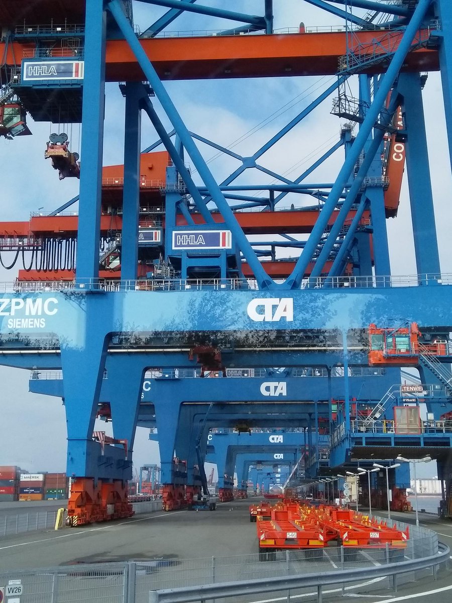 SGKV1928's tweet image. Vielen Dank an alle Teilnehmer des gestrigen #ArbeitskreisTerminal der @SGKV1928 im #HafenHamburg. Es hat sehr viel Spaß gemacht mit Ihnen zum Thema #Slotmanagement zu diskutieren! 
Großer Dank auch an @PortofHamburg und 
@HHLA_IR !!!