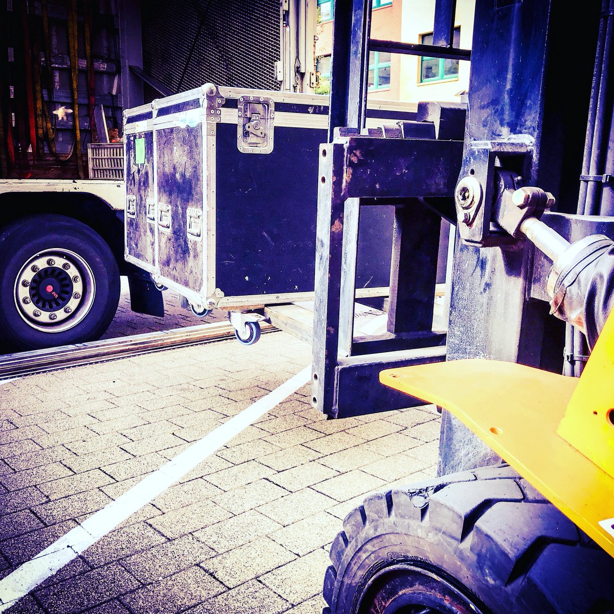 DannyKurz's tweet photo. prepared for Munich......                             #Expo #Messe #München #Munich #Grafik #Werbung #production #danny_kurz_photography #NeonchocolateAgency
#Truck #LKW #B1 #shooting #photoproduction #phaseonephoto #Profoto https://t.co/J7IdthYxF0