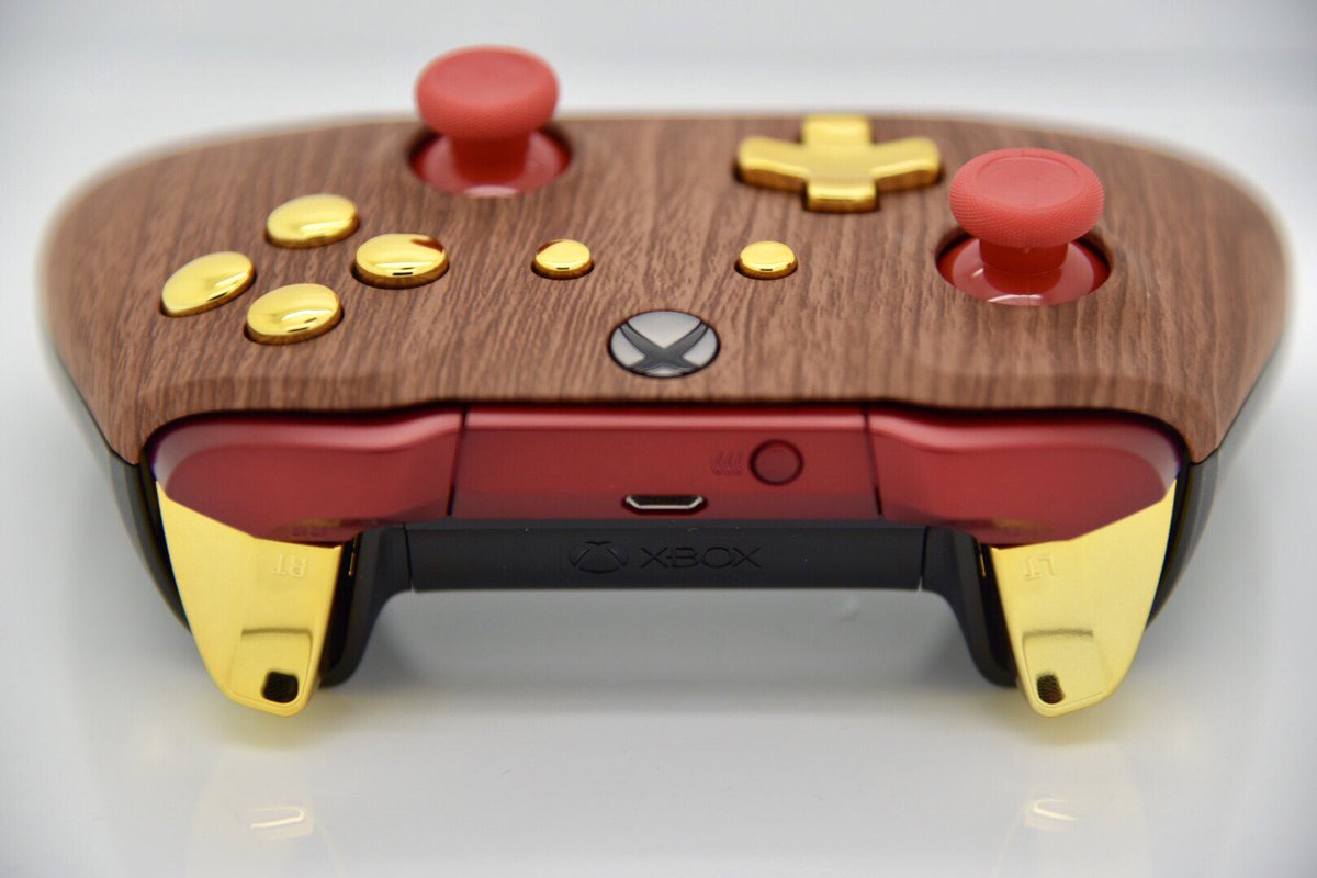 CControllerzz's tweet image. TGIF #CCArmy! Who wishes they were gaming with the #customcontroller this weekend?