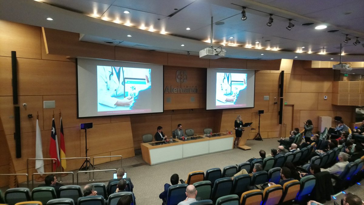 Red_REUNA's tweet photo. Ya estamos en #ISChile 2018! Comienza el primer bloque sobre #InformáticaClínica y nuevas tendencias, con la presentación de @randi_epi, de la Washington University. https://t.co/oUb77p5YHD