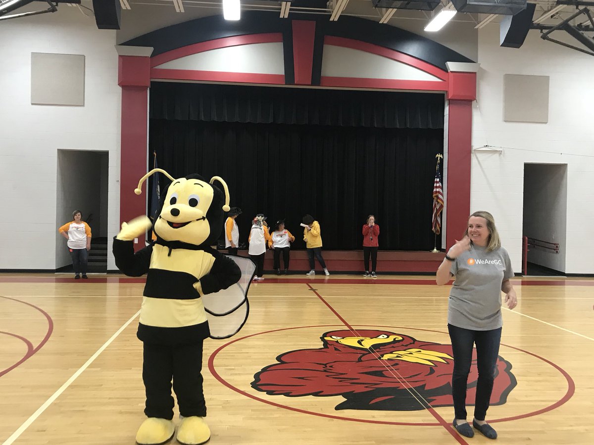 CESsoars's tweet photo. Mrs. Cook had some buzztastic help with morning movement this morning.#CESSoars #GCSReady https://t.co/Vz2PEfSs3P
