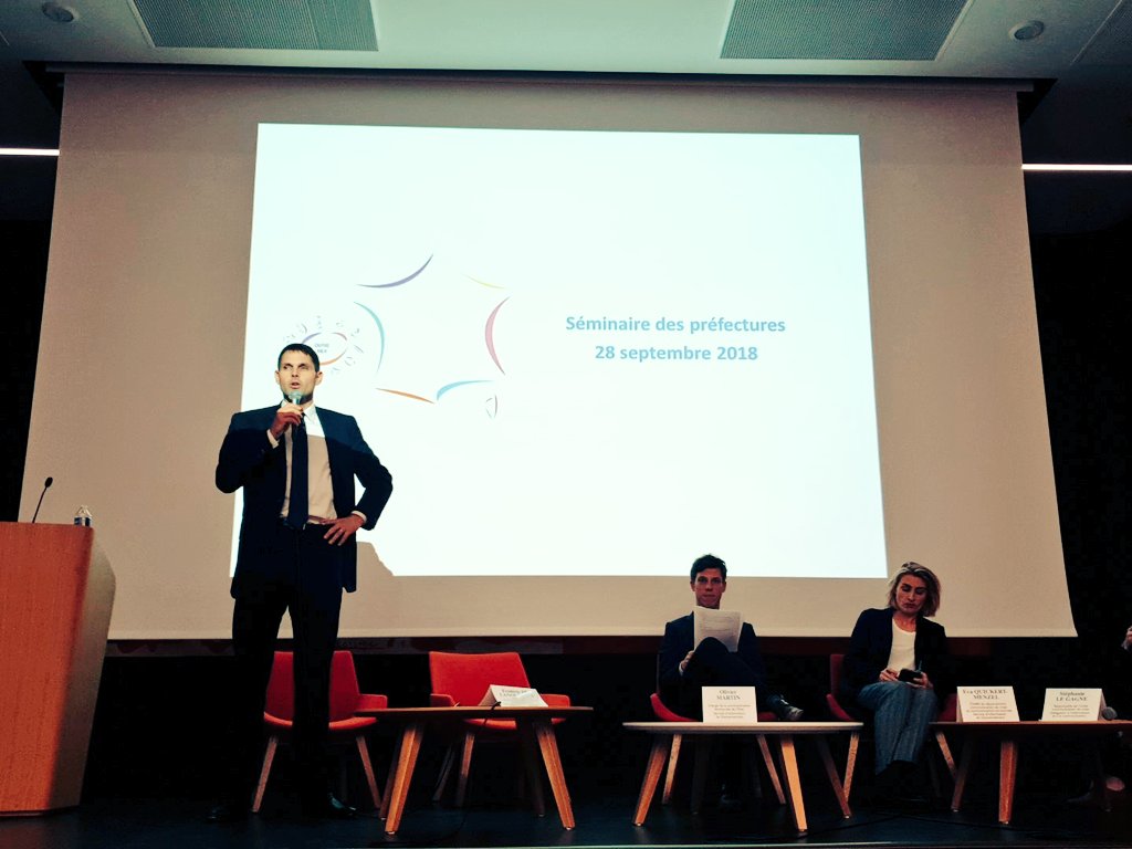 PDanielzik's tweet photo. Cet après-midi c'est @fdelanouvelle qui ouvre les discussions du séminaire des communicants de préfecture, où il revient sur le lien journaliste / chargé de communication.
#Journalisme #ComPublique #ComTerritoriale #Compol #ComInstit https://t.co/fBJuhe6Sof