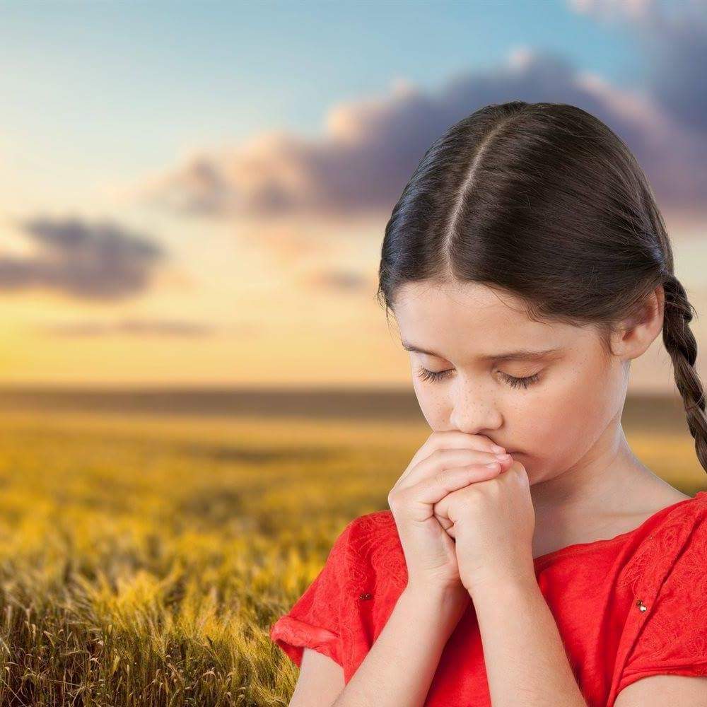 PrJoseGuevara's tweet photo. Ap 8: 3-4 nunca nuestras oraciones pasan desaparecidas. Junto con el humo del incienso suben a la presencia de Dios, de la mano del Ángel. Y son ofrecidas, sobre el altar de oro que está en el trono. #rpsp #PrimeroDios #MayordomiaMPN #Prayalltime @AdventistasMPN https://t.co/jmh9BYSNDU
