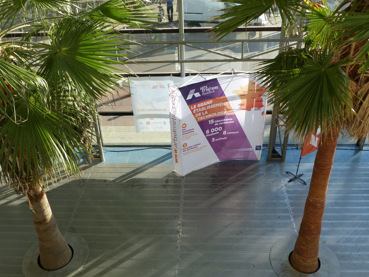 ArtsetMetiers_'s tweet photo. #TechnOSommet Chambery le forum : vous pouvez encore venir cet après-midi rencontrer les entreprises et assister aux mini-conférences avec la @CCI_Savoie, @Ecoris et @MarcPavageau. Et dans le patio, sous les palmiers, l'expo #TechnologieNomFeminin  https://t.co/hH8t4yfXpR https://t.co/6MP4GbQmJi