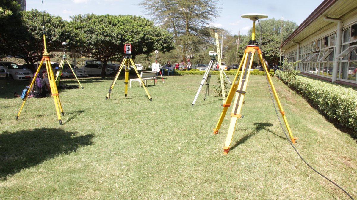 Геодезические изыскания. Геодезическая опорная сеть на жд. Геодезия групп. Гильдия геодезистов. Съемки тахеометром в снег.