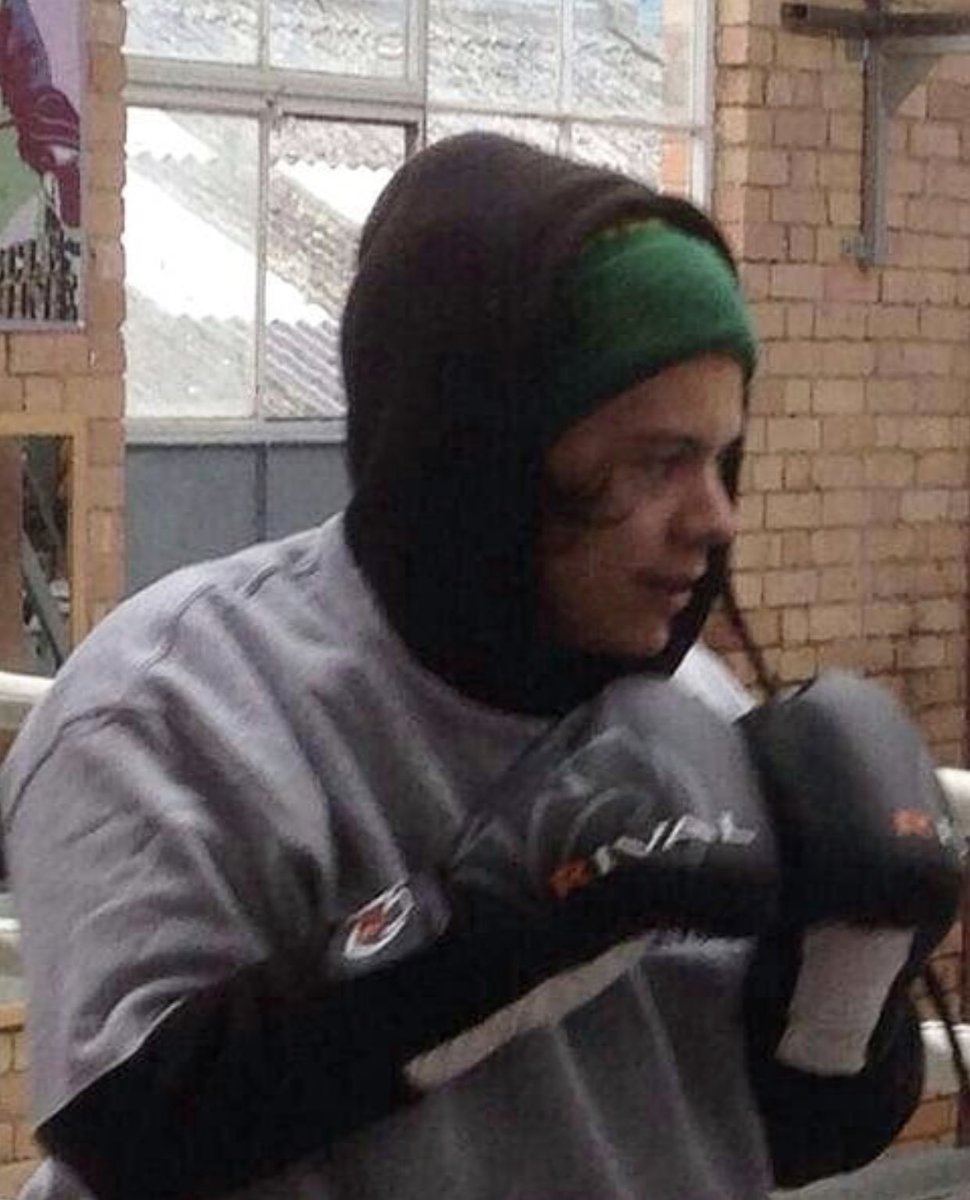 gucciharrstyles's tweet photo. boxer harry lives on 🤧 https://t.co/QNnhb4Ujrl