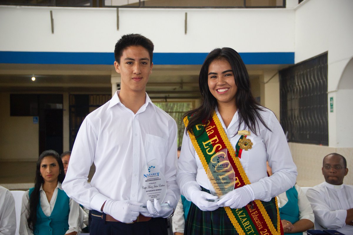 M_SacerdotalSMT's tweet photo. Estudiantes de la Unidad Educativa Particular Nazaret realizaron el Juramento a la Bandera del Ecuador, en conmemoración al #DiaDeLaBanderaNacional .
Felicitamos a los Abanderados, Escoltas y Estudiantes Modelo "Nazaret".
#YoSoyNazaret | #MIBanderaEC | @Educacion_Ec https://t.co/7b2v1tZbaZ
