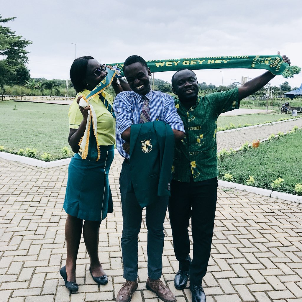 Jo_Nigma's tweet photo. Where Iβm from nothing speaks royalty better than gold & that hint of greenπππ°ππ @msa_ucc #RepUrSchool #HW18 #WeAre10 https://t.co/9J3DmQ15Je