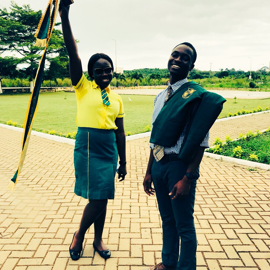 Jo_Nigma's tweet photo. Where Iβm from nothing speaks royalty better than gold & that hint of greenπππ°ππ @msa_ucc #RepUrSchool #HW18 #WeAre10 https://t.co/9J3DmQ15Je