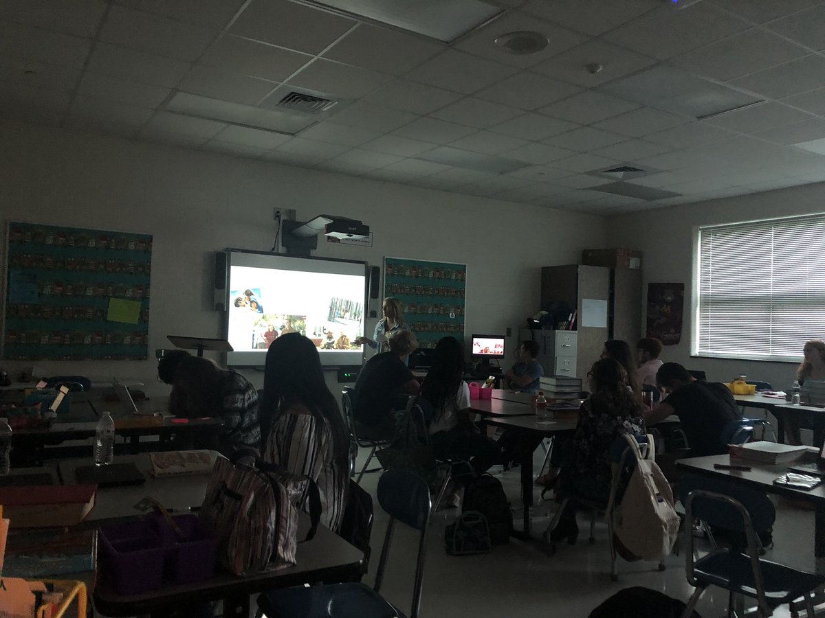 There’s no better way to spend a Friday than listening to students present their independent reading novels through book talks. 
#ClevelandProud #21stcenturyskills #digitalmedia