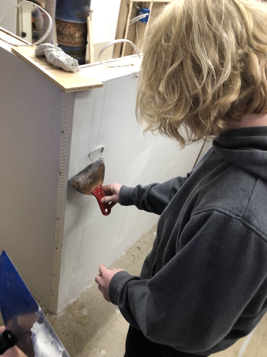 BrockWalden's tweet photo. Mudding some drywall today in Home maintenance!! #realworldskill @OHSIndustrialTe https://t.co/1VDgLHkGLq