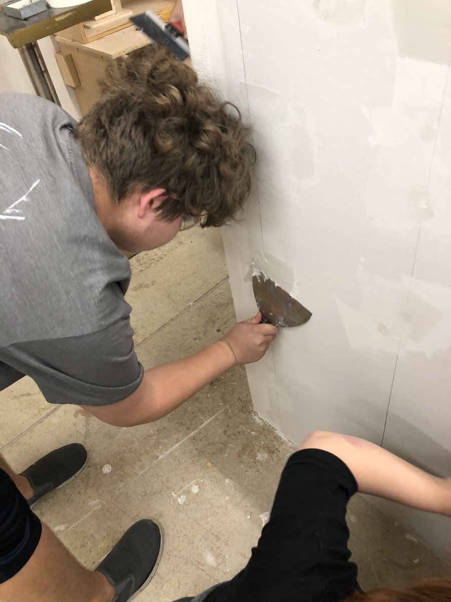 BrockWalden's tweet photo. Mudding some drywall today in Home maintenance!! #realworldskill @OHSIndustrialTe https://t.co/1VDgLHkGLq