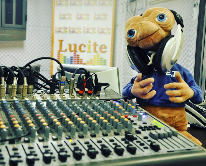 Gran día para escuchar luciteradio.com.ar  Una radio de otro planeta!
Si queres tener tu propio programa como ET, escribinos inbox o a info@luciteradio.com.ar 📻🎧🎤🎶 #ET #lucite #radio #online #música #programas #podcast #grabaciones