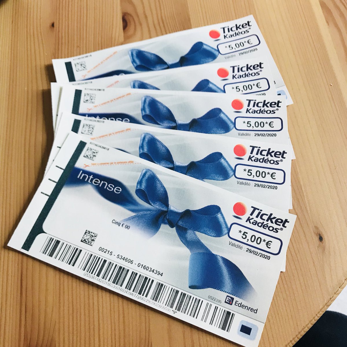 Maman_BonsPlans's tweet photo. Surprise dans ma boîte aux lettres !
25€ de bons #Kadeos obtenus en répondant à des #sondages via l’application Touch By #Mediametrie !
Je mets de côté en attendant les courses de #noël ! #bonsplans https://t.co/9GQYDWD1l2