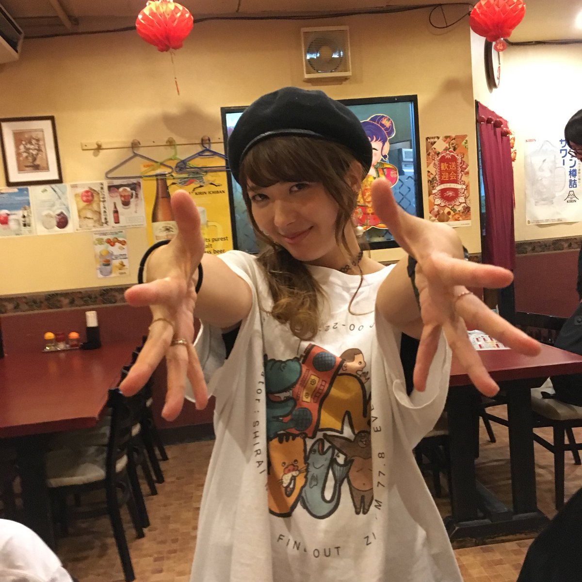 708 残響p ハローモンテスキュー Sur Twitter Demoシングル全部完売 感慨深い気持ちと感謝でいっぱいです お礼に昨日の打ち上げのときの白井奈津さんのサービスショット置いときます 可愛い