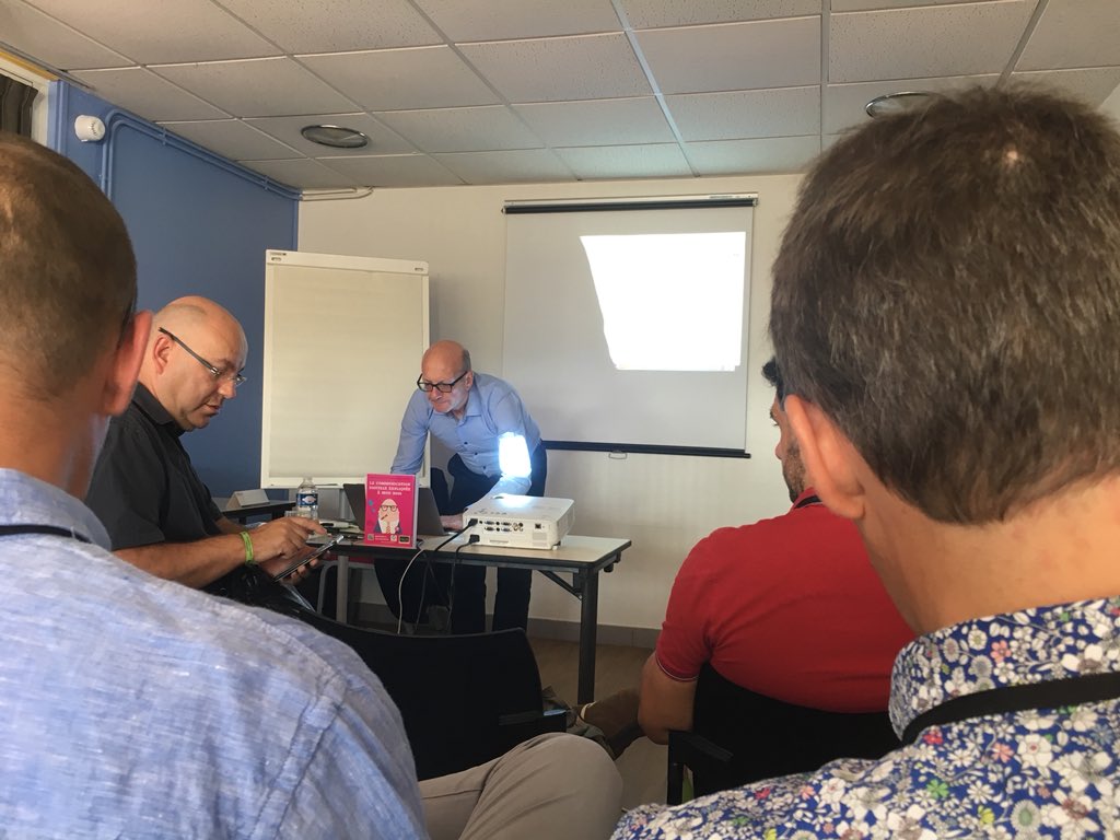 Anthony_lemar's tweet photo. #Resadia18 | Initiation aux réseaux sociaux lors du Kick Off du @grouperesadia | #socialmedia #reseauxsociaux #web #twitter https://t.co/gaW3eHPjgl