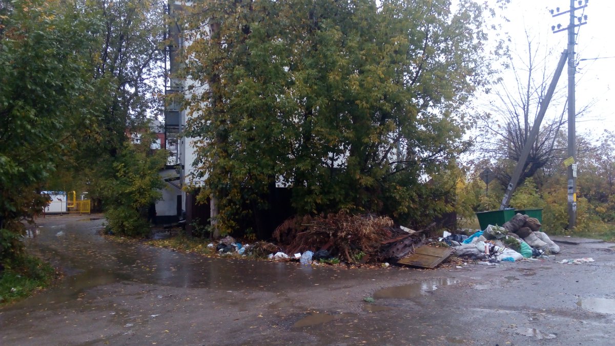 Улица Сахарова - напротив остановки - региональный оператор (читаем: Ярченков, читаем дальше: Фомин) продолжают плевать на #Иваново на жителей, а его (Фомина) снова председателем комиссии ставят... Сколько можно? 
<a href="/A_S_Kuzmichev/">Aleksandr_Kuzmichev</a> <a href="/alexandr_fomin/">Александр Фомин</a> <a href="/blag_adm/">Упр.благоустройства</a> <a href="/ivanovo4people/">ИВАНОВО ДЛЯ ЛЮДЕЙ</a>