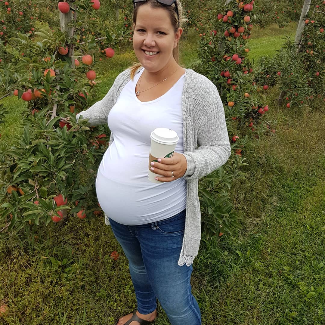 brittyhamsic's tweet photo. This is the season weve been waiting for, not only because we get to indulge in homemade apple pies, but this fall the Hamsic family is growing by 10 little fingers and 10 little toes. #35weeks #fall #appleland #babyseason @AdnanHamsic https://t.co/jlPZRNYzEP