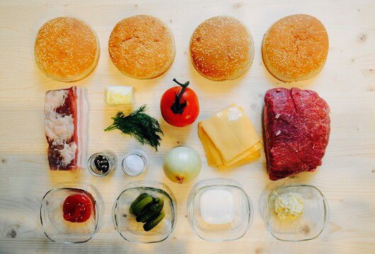 #venerdì! E se stasera ci concedessimo una #cena a tutto #comfortfood? Si, stiamo pensando proprio a questo 🍔 e la #ricetta dei nostri #burger gourmet è sul sito, ad ognuno il suo preferito 😉

#weekend #friday #FridayFeeling