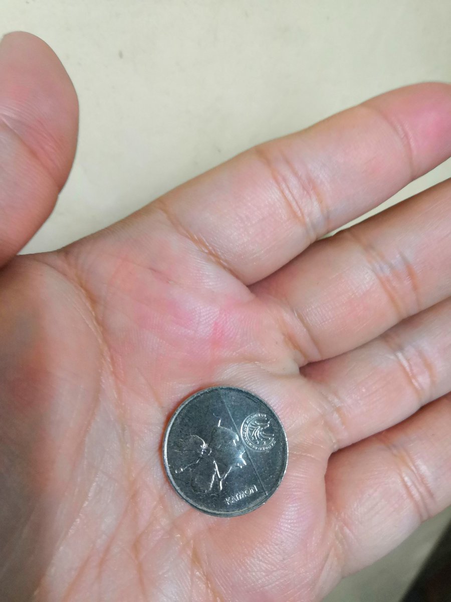 acesanity69's tweet photo. @ZacksJerryRig @whatsinside Hey @whatsinside i have a 25 centavo coin from Philippines in my pocket! https://t.co/dxsoXz7wRx