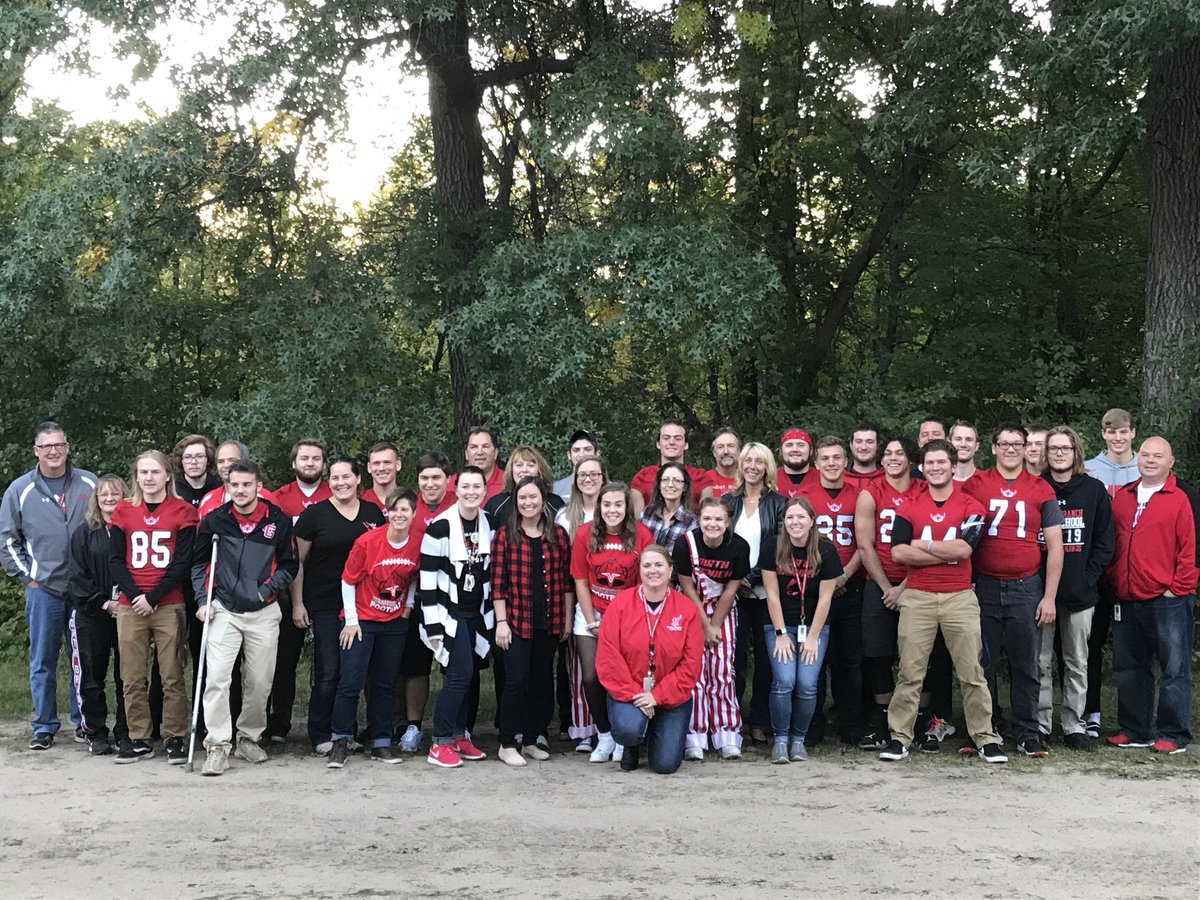 CoachVoss_NB's tweet photo. What an excellent way to start off our Homecoming Friday!  Thank you to all the exceptional teachers who the seniors chose to join us for our Teacher Appreciation Breakfast!  Also, big thanks to our parents who put on a delicious feast!
#NBproud @nbskolvikings @NB_QBClub https://t.co/pYRteV6czs