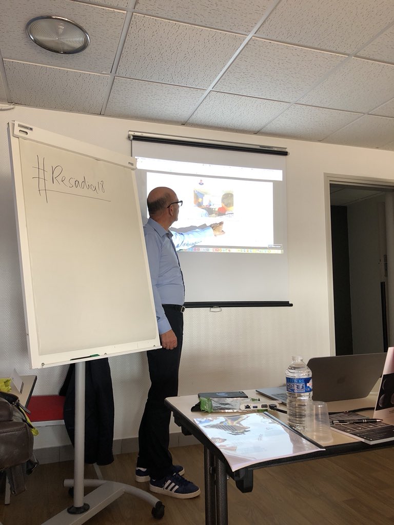 BobKck's tweet photo. #resadia18
Atelier prospection grâce aux réseaux sociaux. 👍😘 https://t.co/U8rG79XyUh