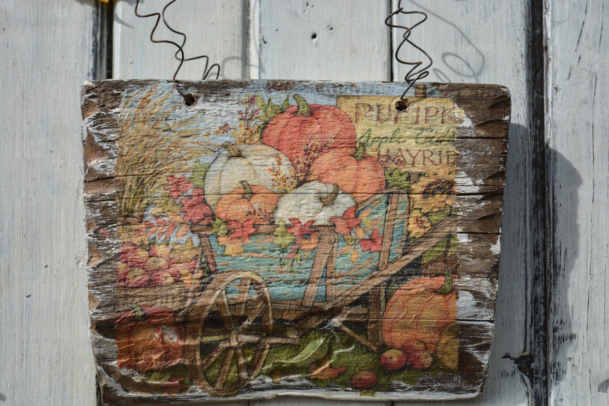NikolsWorld's tweet photo. Autumn hanging, rustic small decor with pumpkin, primitive decor, wall decor, fall door sign, primitive decor, rustic sign, home decor https://t.co/uZXgkSb1Re #Etsy #unique #rustic #NikolVintageShop #homedecor #gift #wooden #shabby #DecoupagedDecor https://t.co/oHvIPtmFpe